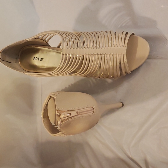 Apt.9 Beige Heels size 10M - Picture 3 of 6